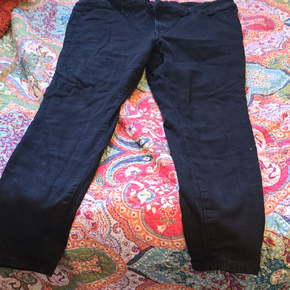 Elegant Black Cropped Jeans for Women